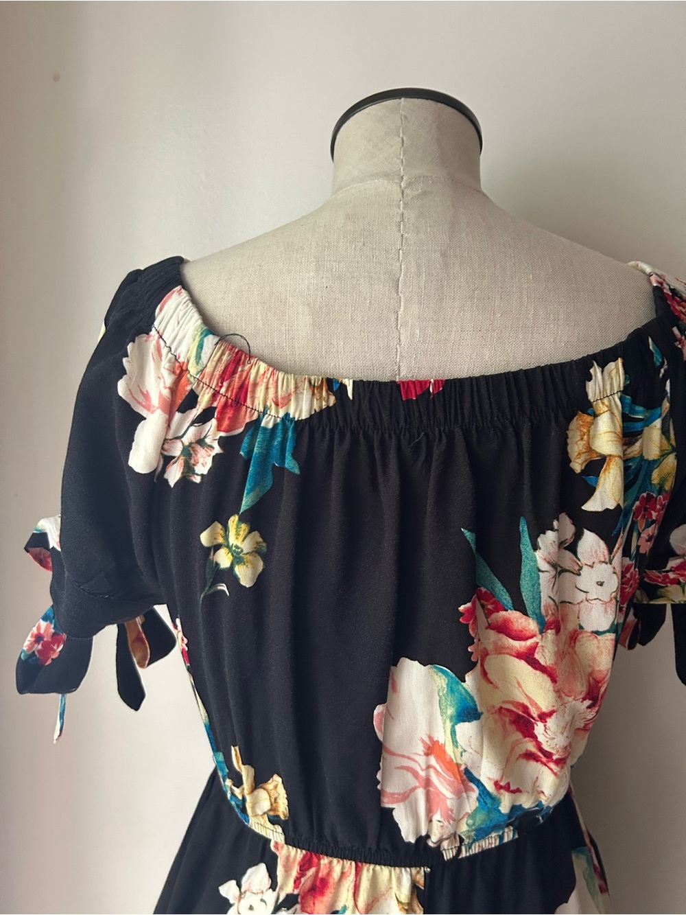 Band of Gypsies Black Floral Off-Shoulder Maxi Dress. Small. - Picture 4 of 9